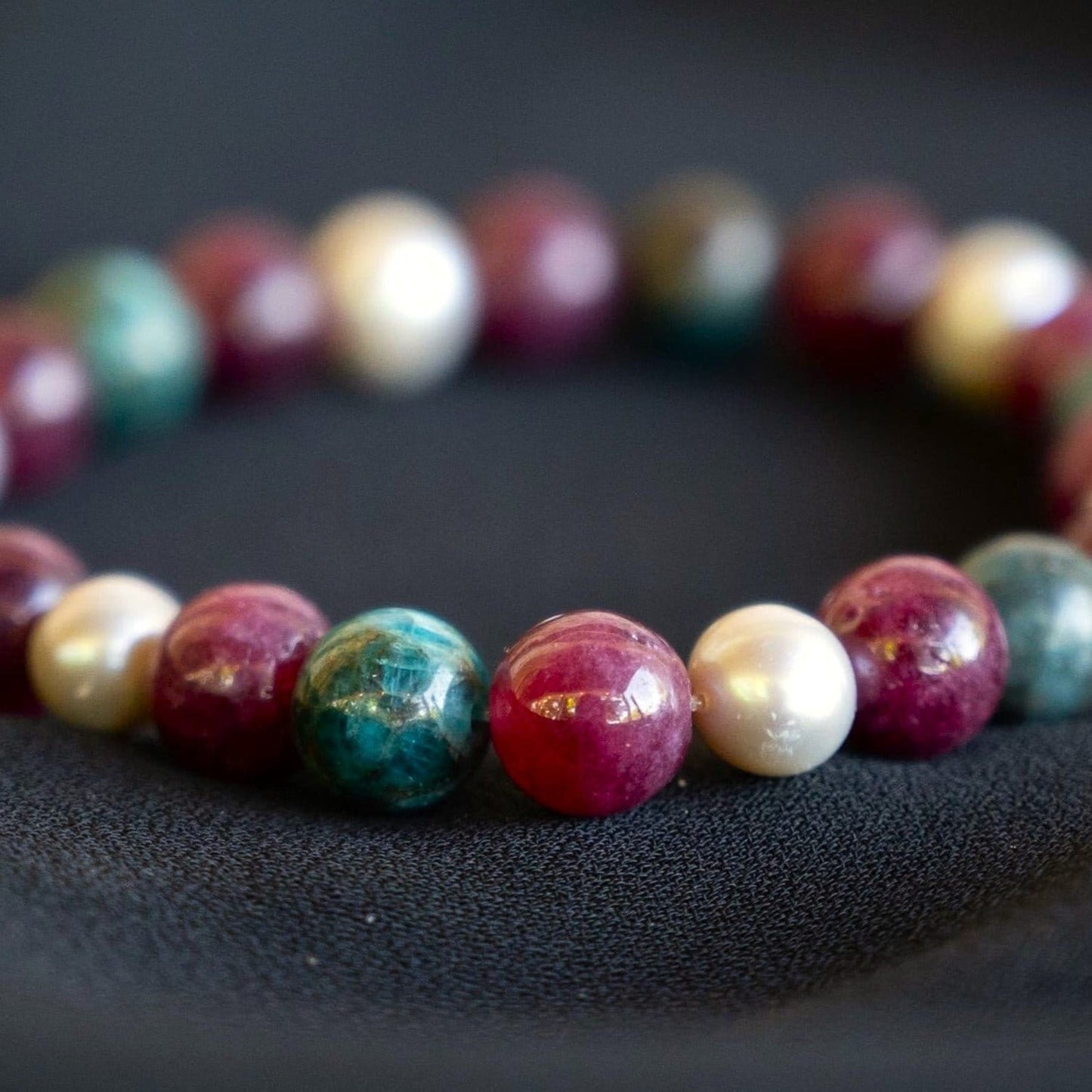 Jamie | Garnet, Apatite, and Freshwater Pearl Beaded Bracelet